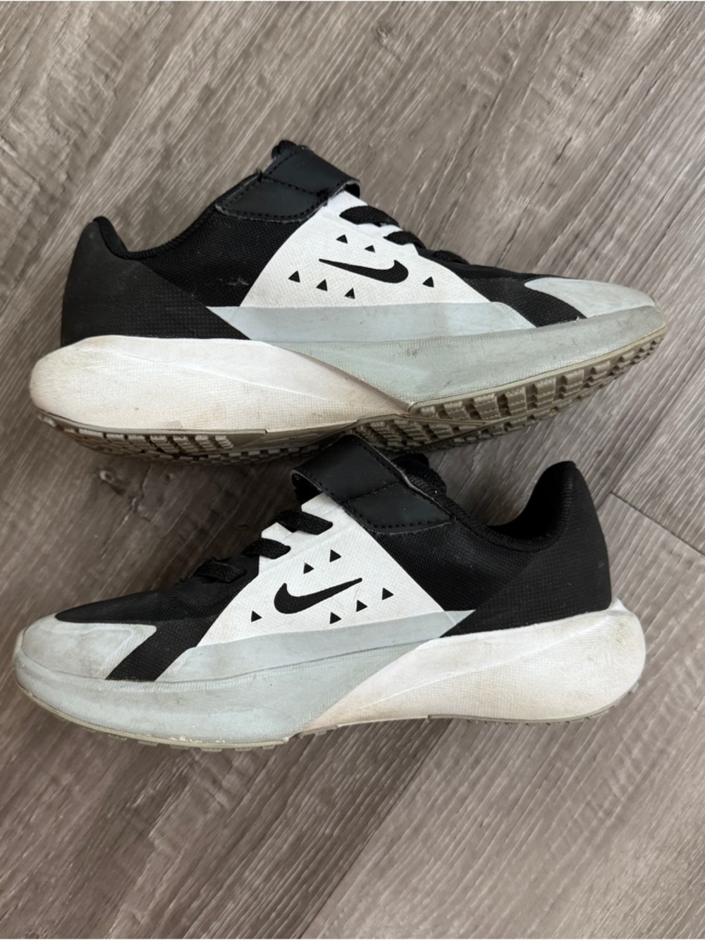 Nike Sonic Fly Kids Sneakers Black White Velcro Size 13.5